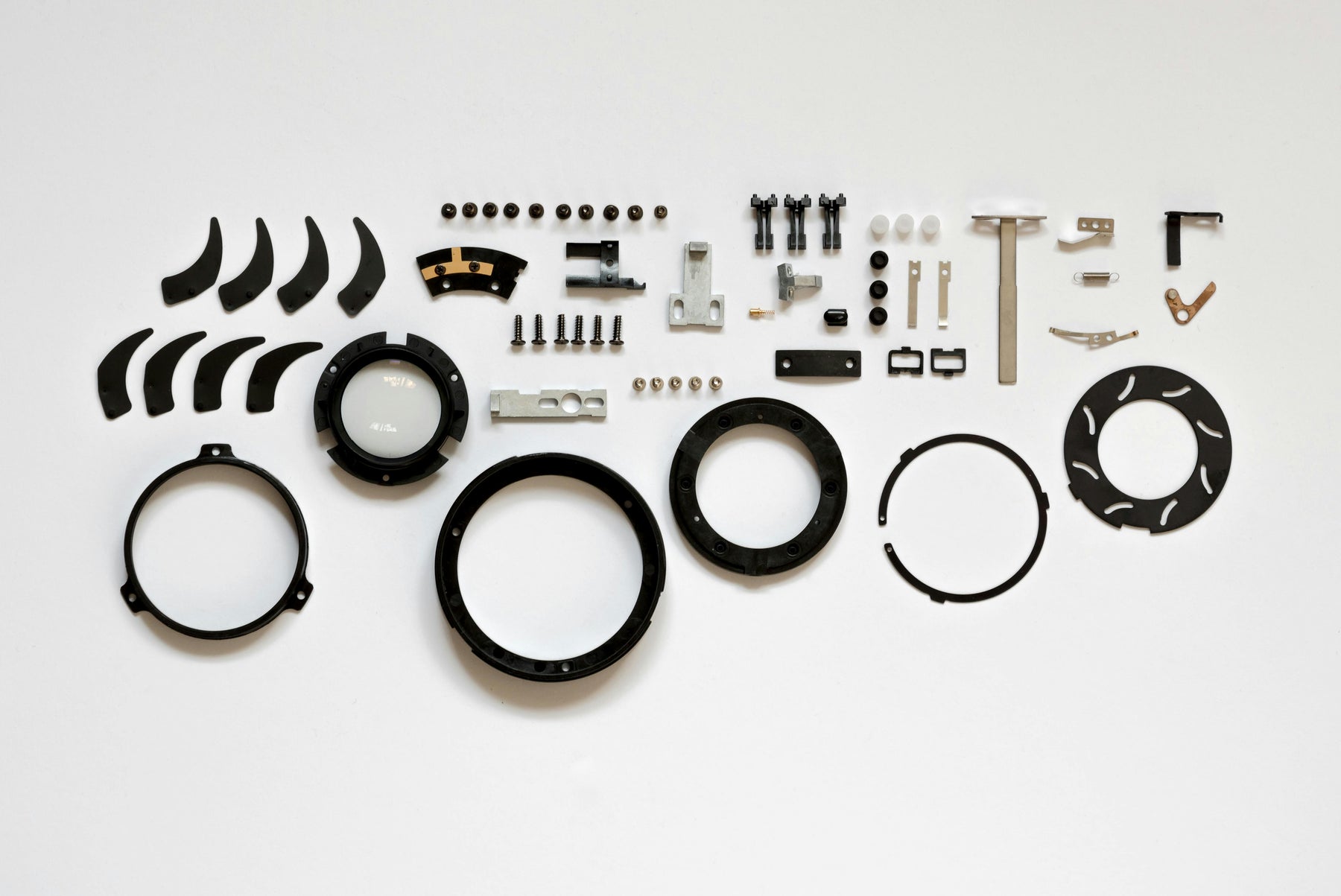 Chainsaw Right Side Cover & Recoil Starter: Two Common Replacement Parts Worth Keeping in Mind